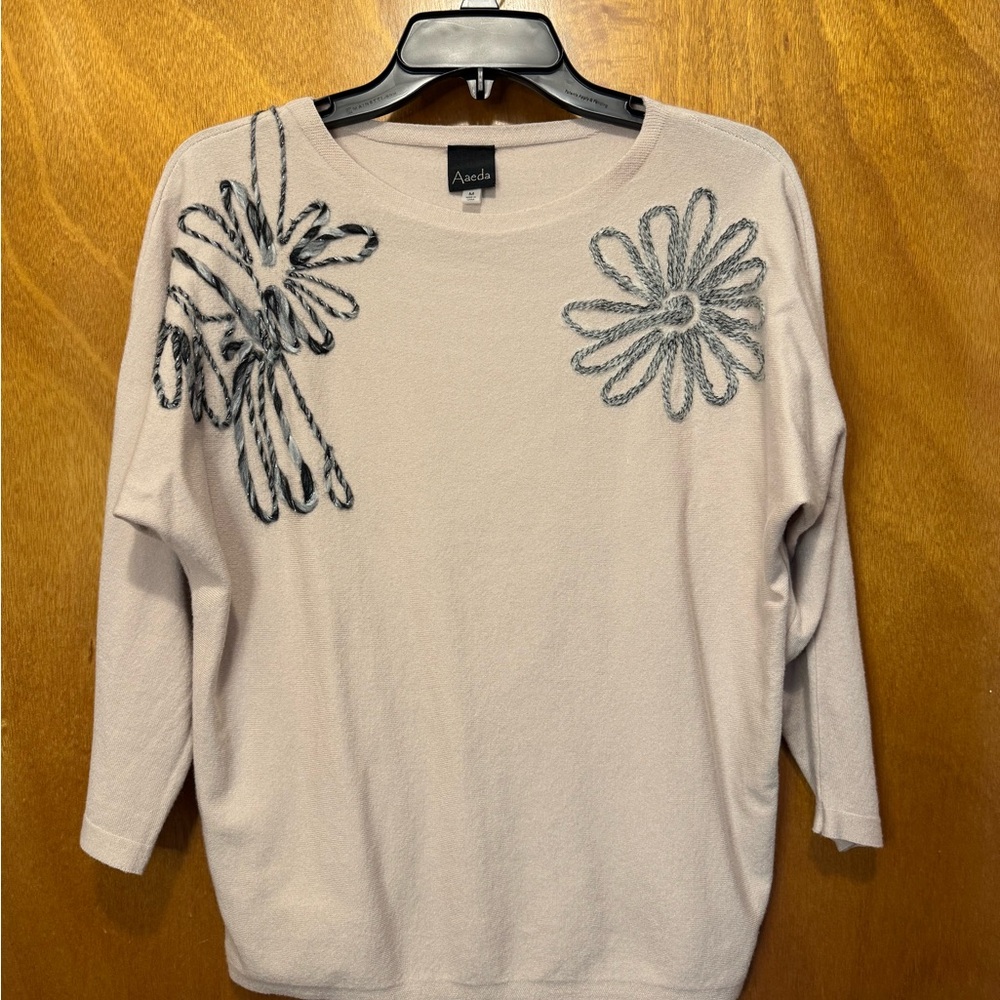 Aaeda Cream/Light Pink Floral Women's Sweater—size M